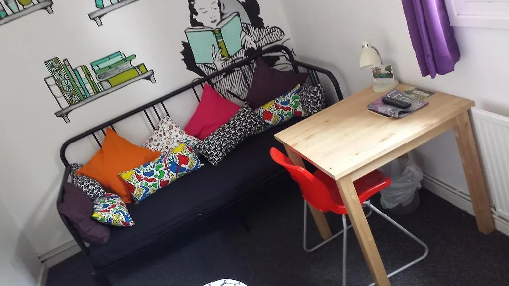 Igloo Backpackers Hostel & Annexe-1